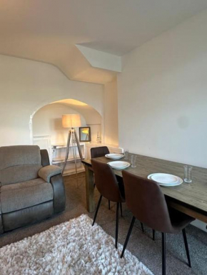 Hillbarn House- 4 Bedrooms, Sleeps up to 8, Driveway and Garden